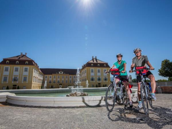 cycling near Schloss Hof/castle