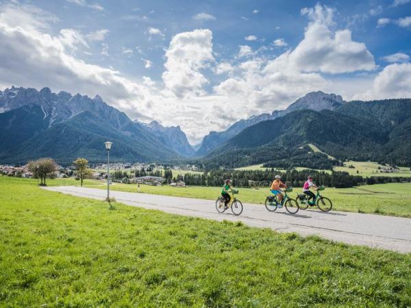 Cyclists in the Hochpustertal