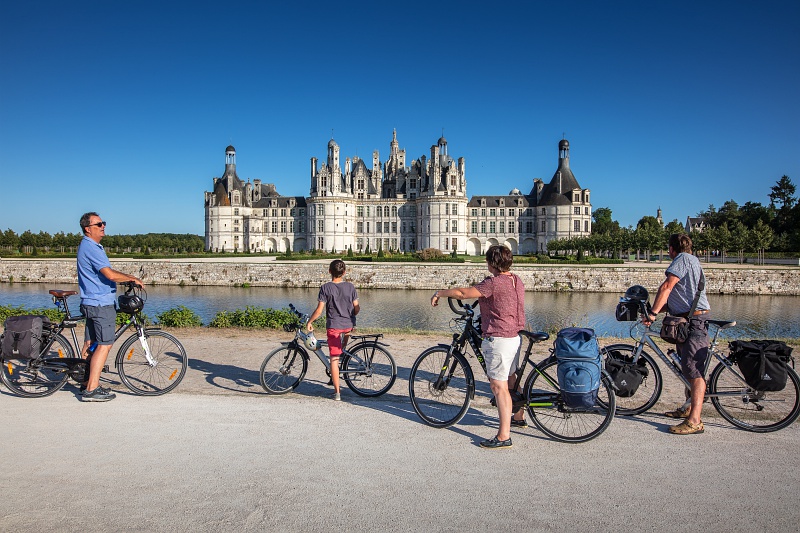 Loireradweg Schloss Chambord mit Radfahrern