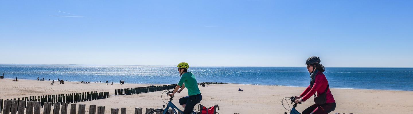 Radfahrer am Strand in Zoutelande | &copy; BBT