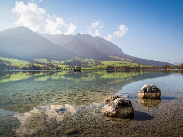 Walchsee mit Bergpanorama