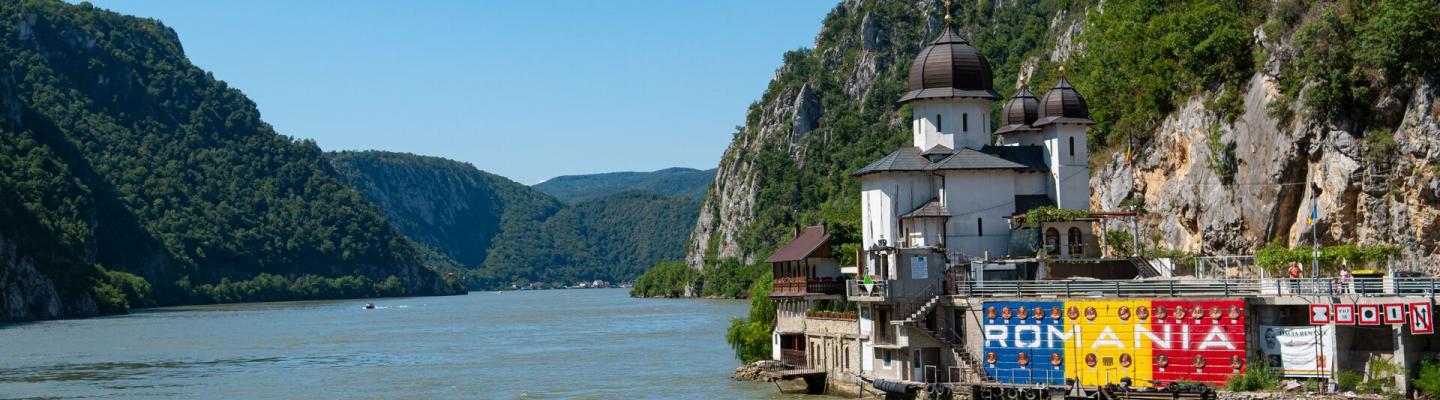 Kloster Mraconia beim Eisernen Tor entlang der Donau | © Rad + Reisen | Carina Essbuechl