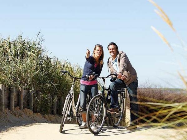 Radfahrer am Strand