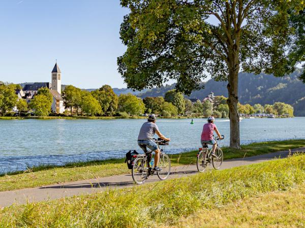 Radfahrer im Zeller Land an der Mosel