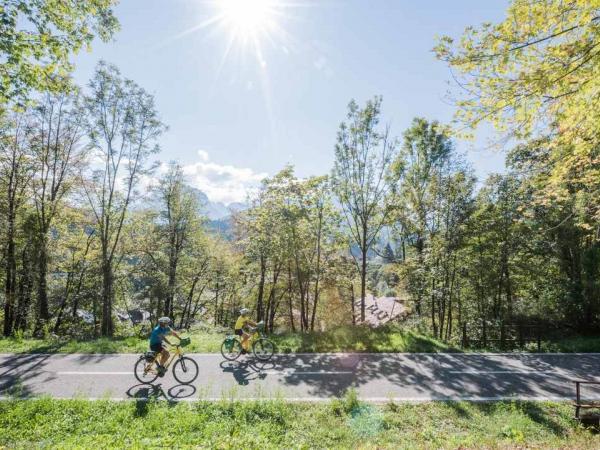 Radfahrer auf dem Alpe Adria Radweg