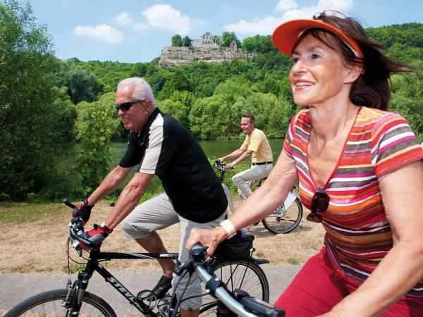 Cyclists on the Main cycle path