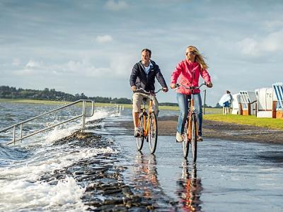 Husum - Radfahrer an Dockkoogspitze