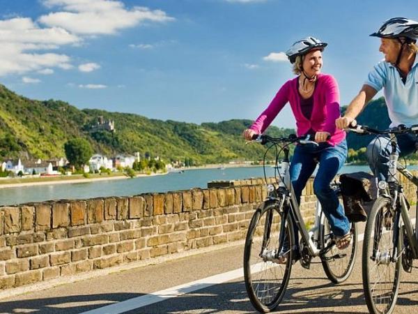 Cyclists near St. Goar