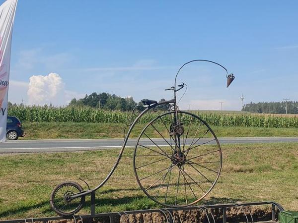 Statue eines Hochrads
