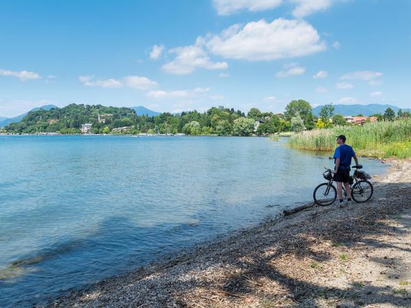 Radfahrer am Lago Maggiore