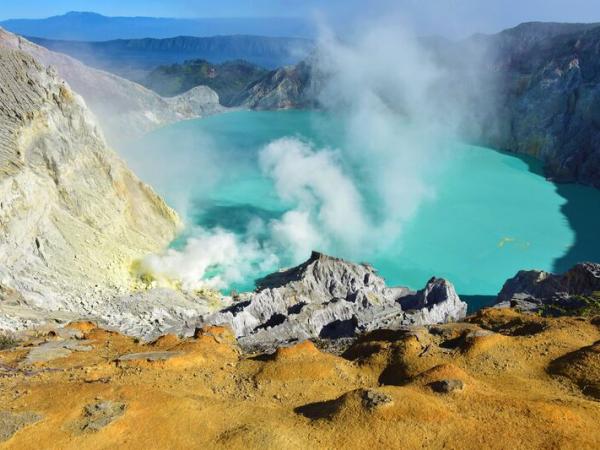 Krater des Vulkans Ijen auf Bali