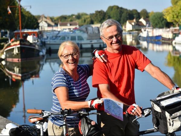 Radfahrer im Hafen von Briare