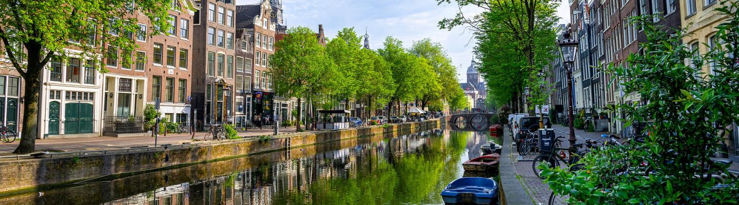 Kanal/Gracht in Amsterdam | © Carina Essbuechl