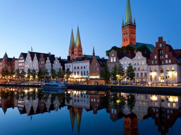 L�beck bei Nacht