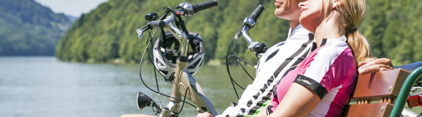Pause am Donauradweg zwischen Passau-Wien | © 