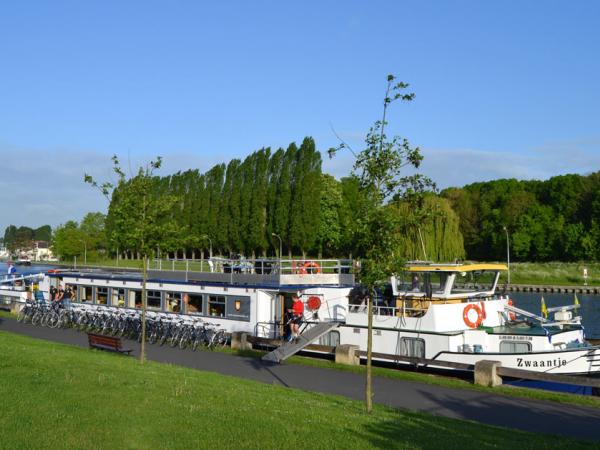 Champagne & Paris by Bike + Boat - boat Zwaantje