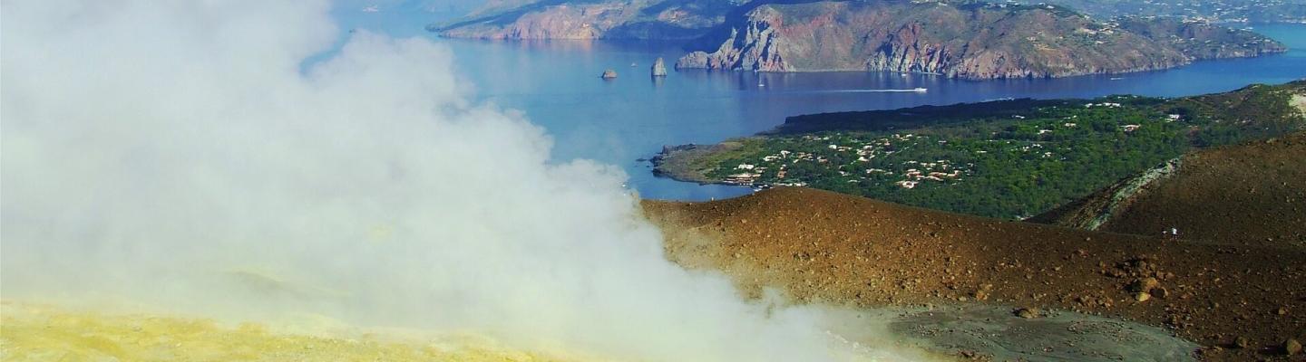 Schwefelablagerungen in der Vukanlandschaft auf Vulcano | © BBT