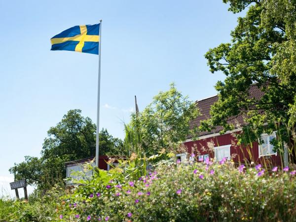Schwedisches Haus mit Flagge
