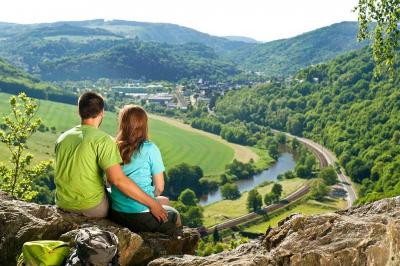 Blick ins Lahntal von der Hohen Lay bei Nassau