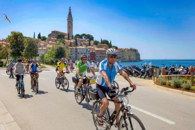 Radfahrergruppe in Rovinj