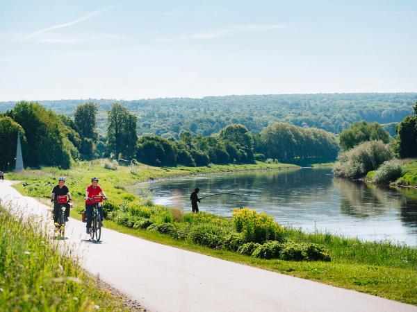 Radfahrer am Weserradweg
