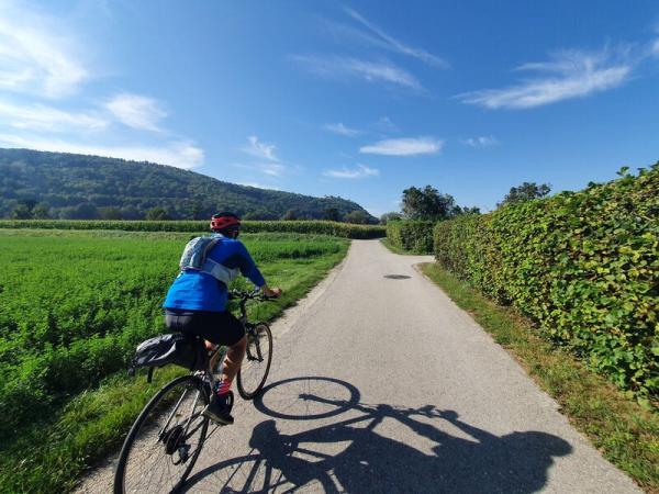 Radfahrer auf dem Weg von Wr. Neustadt nach Mnichkirchen