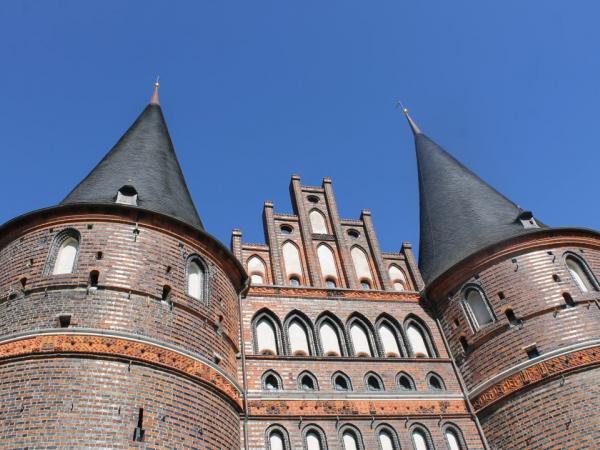 Luebeck-Holstentor