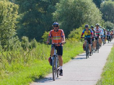 Radfahrergruppe mit Guide