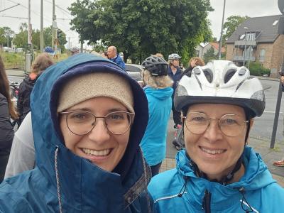 Marijana und Doris im Regen