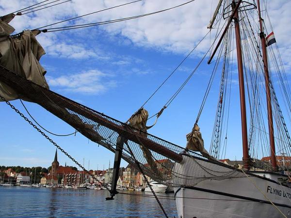 Flying Dutchman im Hafen