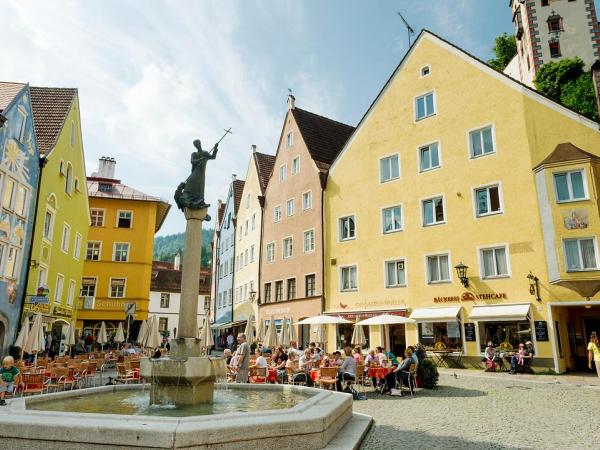 Fssen Innenstadt mit Cafes
