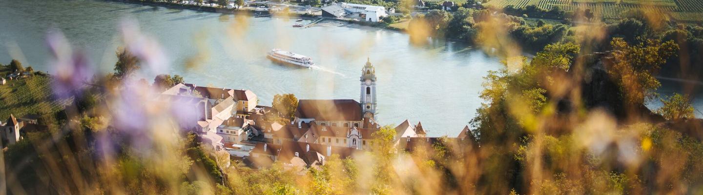 Blick auf Drnstein mit Schiff | © N Werbung/ Franziska Consolati