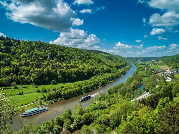 Schiffsverkehr am Main-Donau-Kanal
