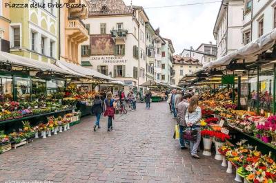 Bozen Obstmarkt - fruit market in Bozen