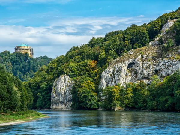 Kelheim Donau mit Blick auf Befreiungshalle