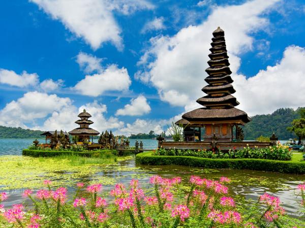 Ulun danu bratan temple, Bali, Indonesia