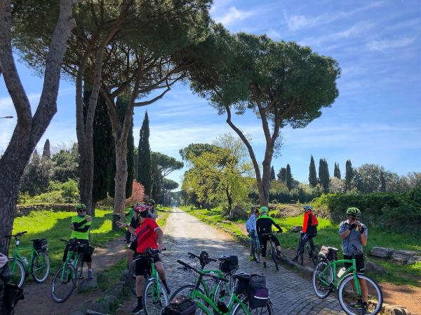 Radlergruppe an der Via Appia Antica
