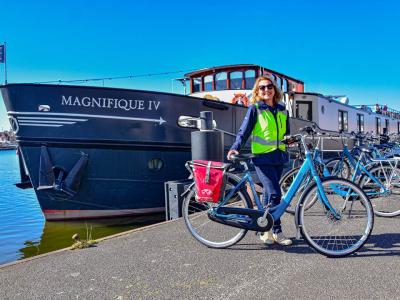 Holland / Belgien - Radfahrer + Schiff Magnifique