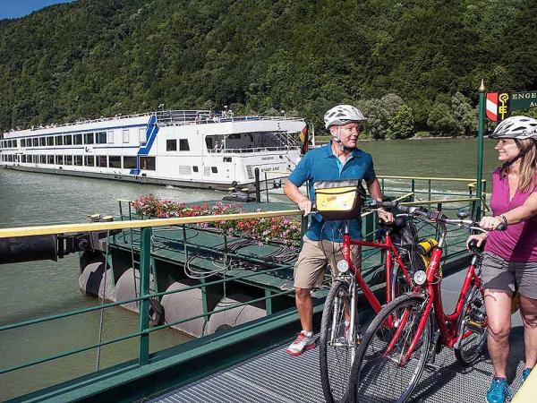 Schiffahrt am Donauradweg