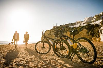 Radfahrer am Strand