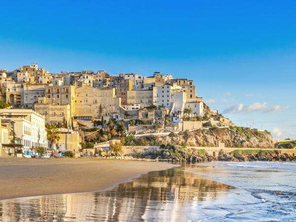 Blick auf Sperlonga am Meer