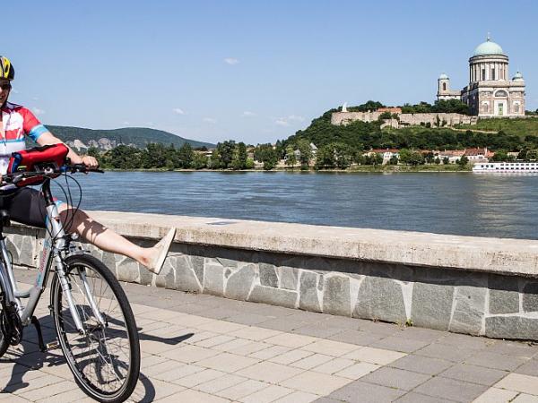 Radfahrer vor Esztergom