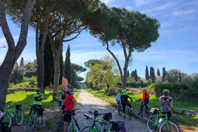 Radlergruppe an der Via Appia Antica