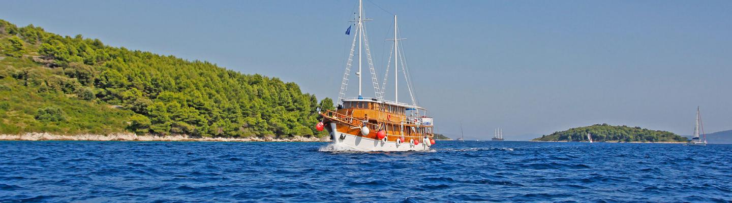 Schiff Aneta in voller Fahrt
