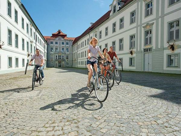 Radeln bei Schloss Hirschberg