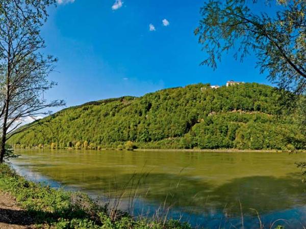 Donaupanorama mit Stift Melk