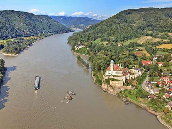 Blick auf Schnbhel an der Donau