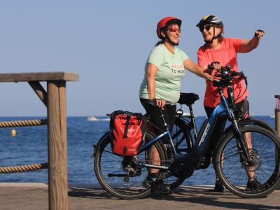 Susanne und Ingrid an der Promenade nahe Cannes