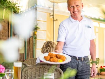 Schnitzel im Landgasthof Zur schnen Wienerin