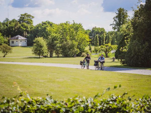 Radreisende im Holckenhavn Park in Kopenhagen/Dnemark